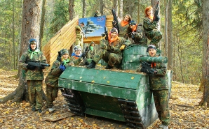 Деревянный танк на полигоне БЛОКПОСТ